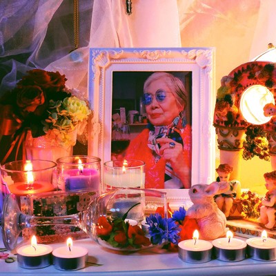 極彩色で葬式をのジャケット写真