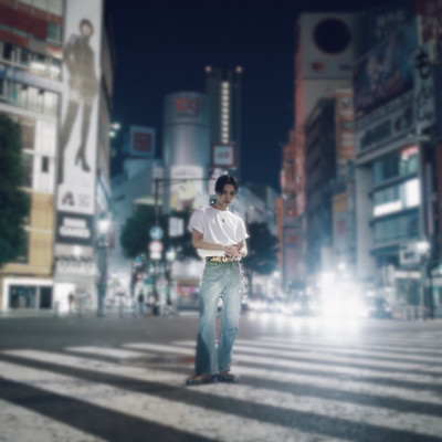 Hold Up (feat. Ah-Xin) Front Cover