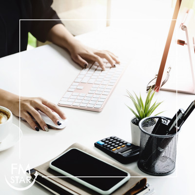 Work Progresses Want to casually listen in a cafe background music for work and study that makes progress Front Cover