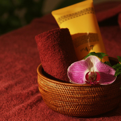 A beauty healing song to get you fired up for a batch of makeup even when you're busy in the morning. Front Cover