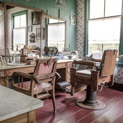 Western music covers and pleasant healing melodies played in the beauty salon Front Cover