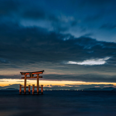 Soothing healing music you should listen to if you can't sleep Sleep inducing music to improve the quality of sleep (SE) Front Cover