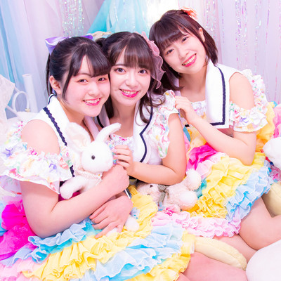 MerryCute 1st ALBUM ~Shining raod~ Front Cover