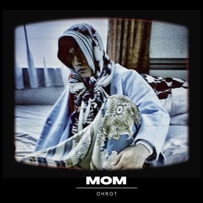 MOMのジャケット写真