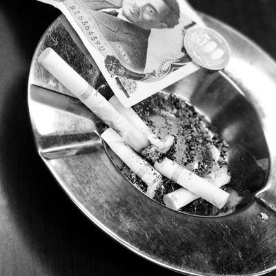 イキリyoung (feat. M.Masaru)のジャケット写真