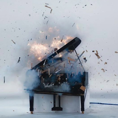 ピアノの絵のジャケット写真