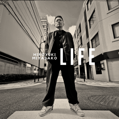 LIFEのジャケット写真