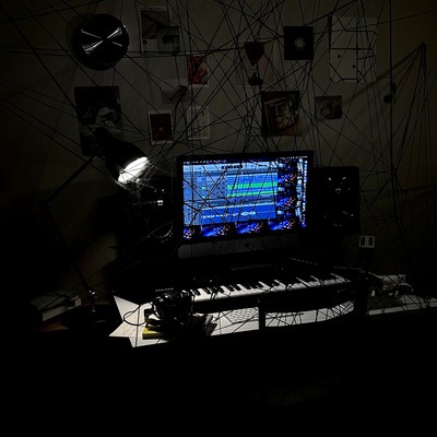 Closedのジャケット写真