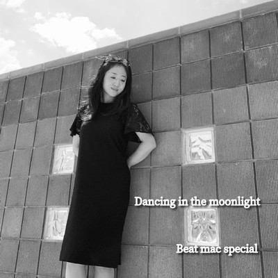 Dancing in the moonlight Front Cover