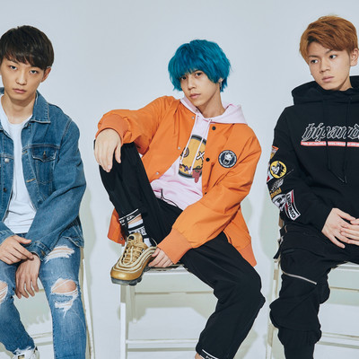 SUMMER DAYS Front Cover