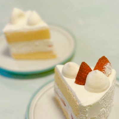 strawberry sponge cake Front Cover