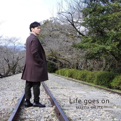 Life goes onのジャケット写真