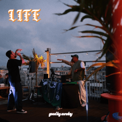 LIFEのジャケット写真