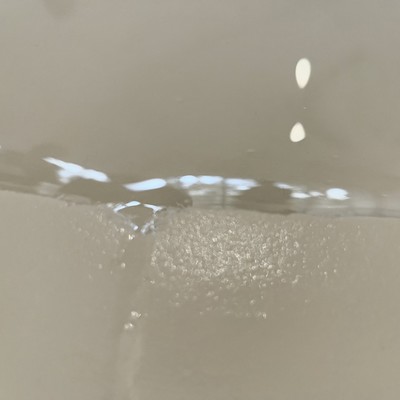 流動する固体のジャケット写真