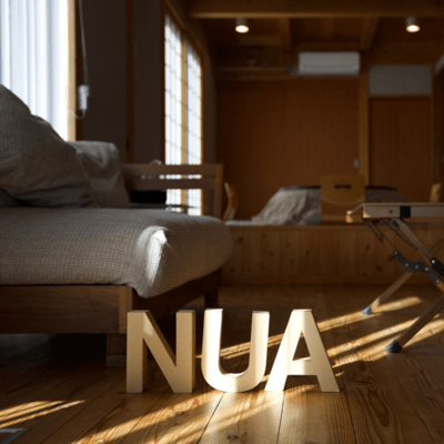 コモリエヌーアのジャケット写真