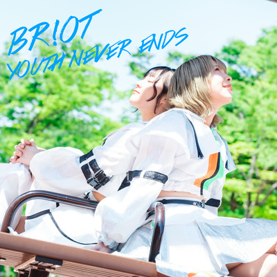 YOUTH NEVER ENDSのジャケット写真