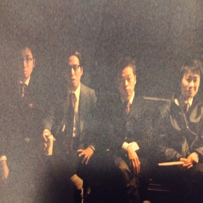 世界の中心で愚痴をこぼすのジャケット写真