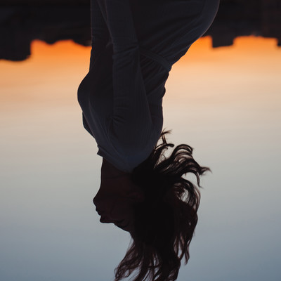 Falling into silence Front Cover