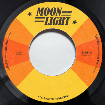 MOONLIGHTのジャケット写真