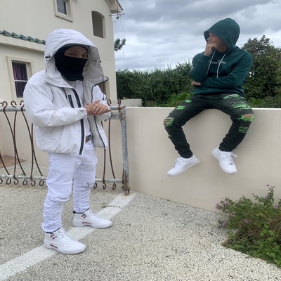 Days of chasing money (feat. GD Osama) Front Cover
