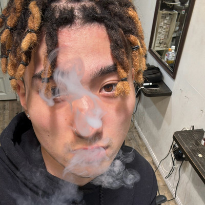 Smokin'zaza Front Cover