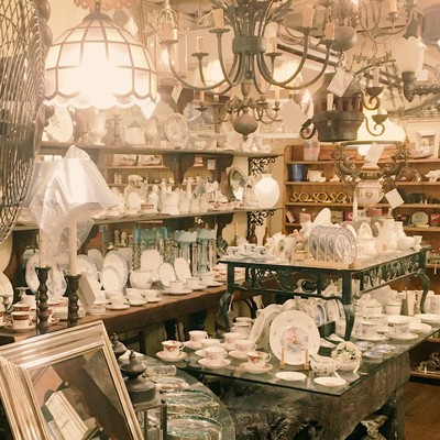 Pour love into a teacup Front Cover