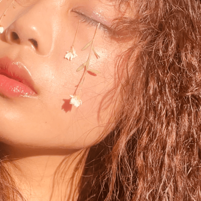 Yasashisa Front Cover