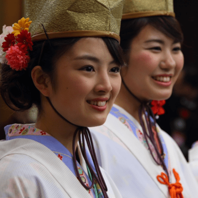 Kagura-me Front Cover