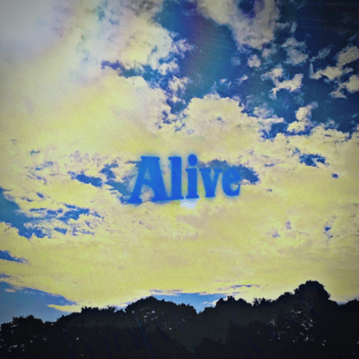Aliveのジャケット写真