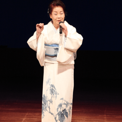 女 絆のいで湯街のジャケット写真