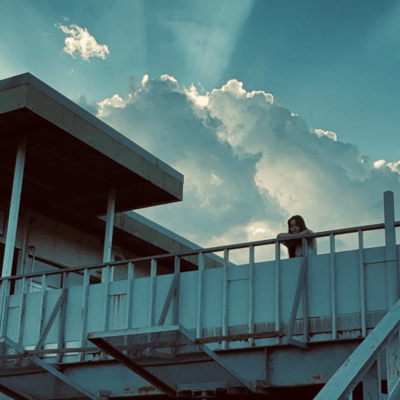 オレンジのジャケット写真