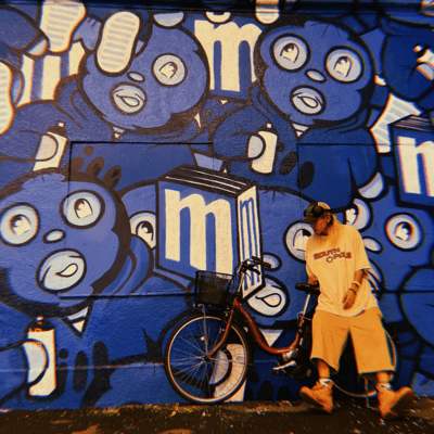Love Me (feat. KIKI)のジャケット写真