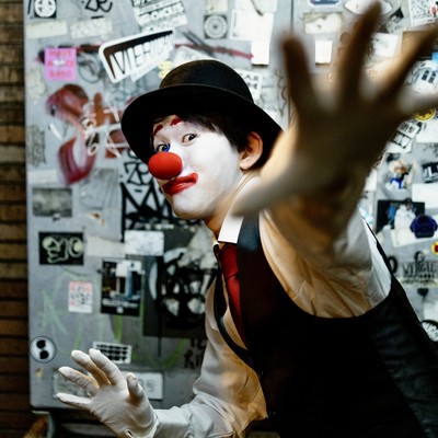 Beyond that rainbow now Front Cover