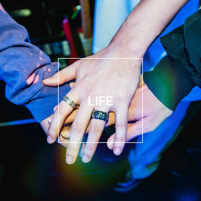 LIFEのジャケット写真