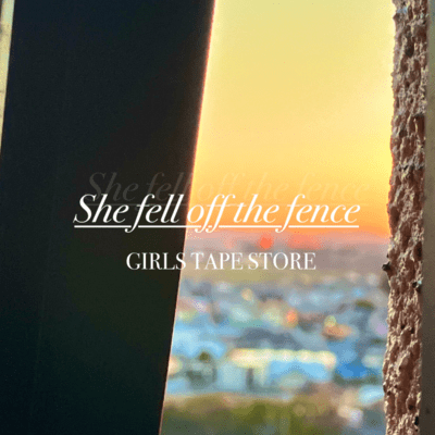 She fell off the fenceのジャケット写真