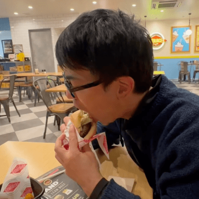 Eating Burgers in Okinawa Front Cover