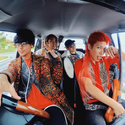 Gajumaru Front Cover